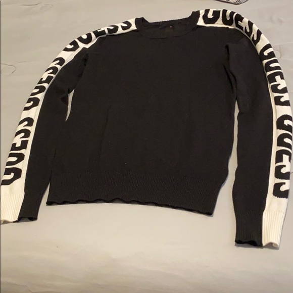 Guess Tops - Guess sweater super cute😍❤️